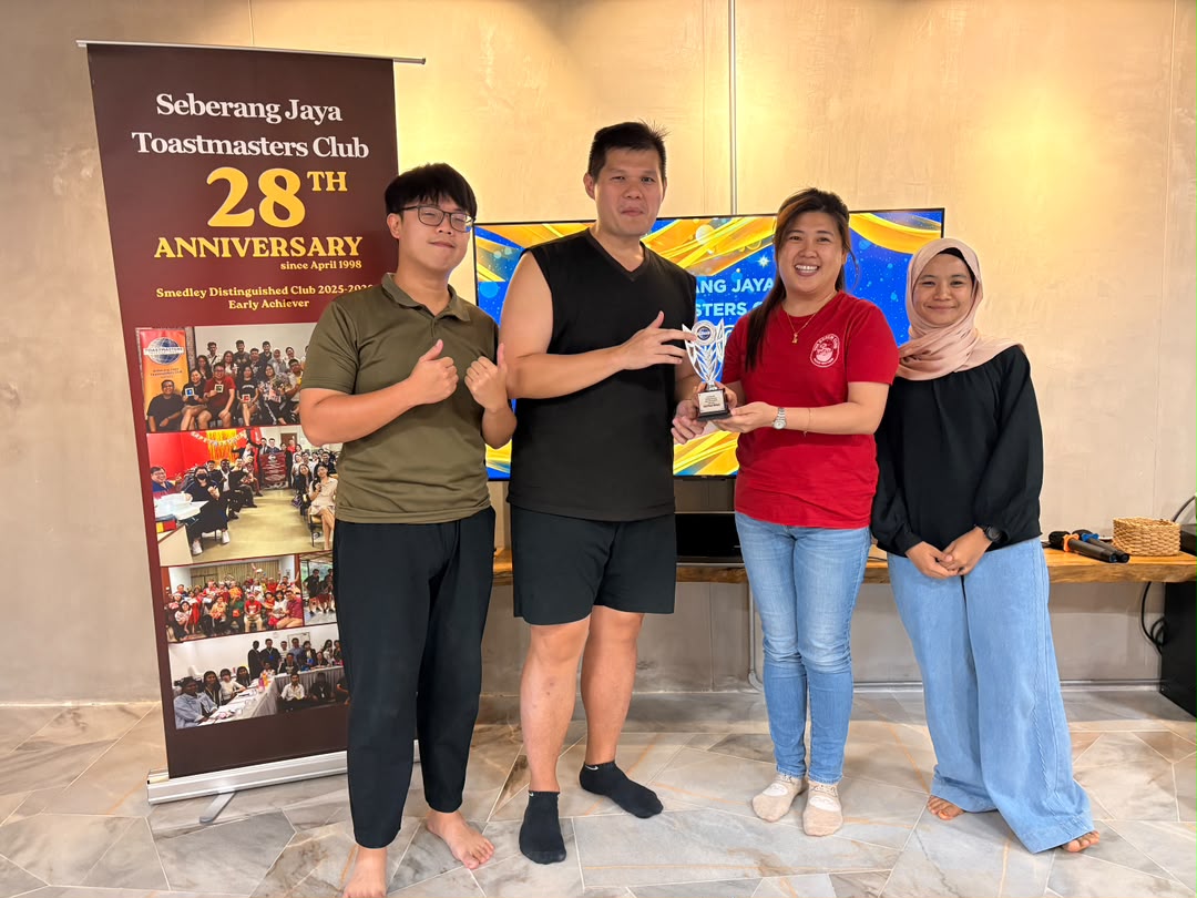 Chong Wei grabbed the first runner up of the table topic contest
